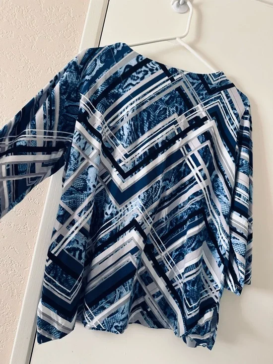 Alfred Dunner Medium Chevron-Stripe 3/4 Sleeve Top Rhinestone Embellished Neck - Picture 2 of 9